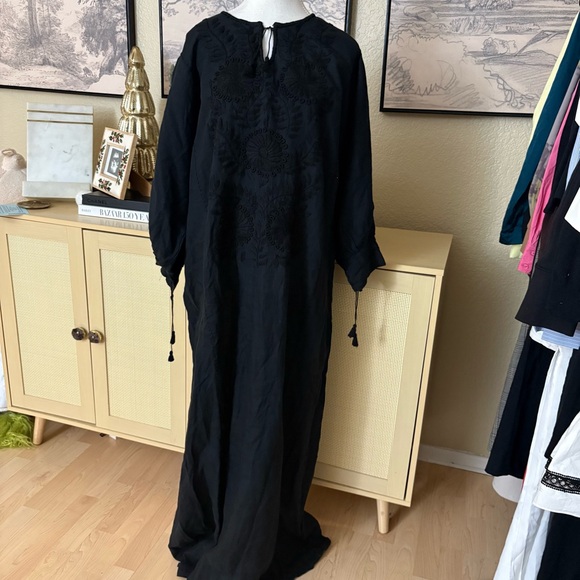 Nili Lotan Dresses & Skirts - NILI LOTAN‎ Black Embroidered Floral 100% Linen Scoop Maxi Kaftan Dress Size XS